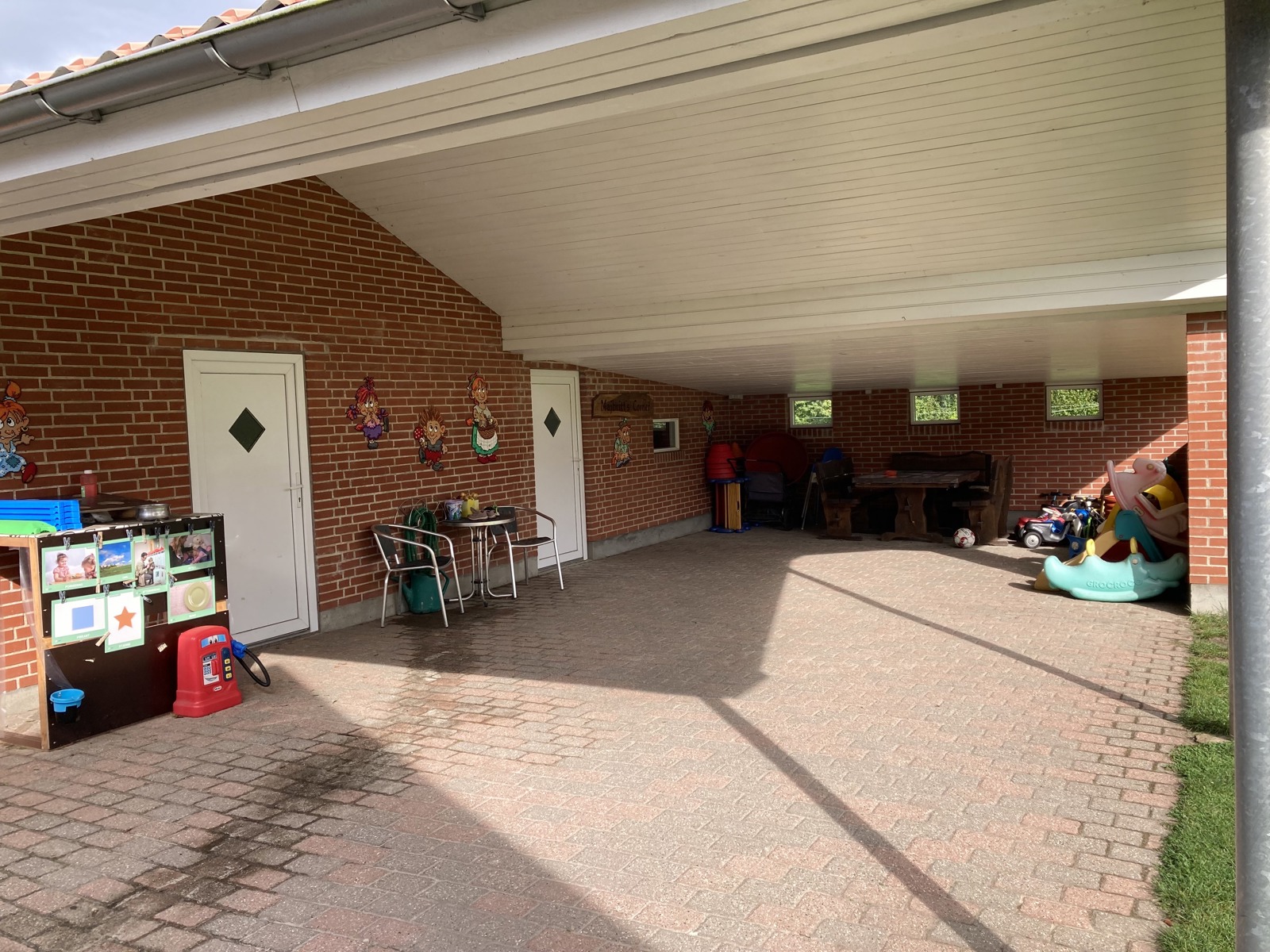 Overdækning med plads til leg